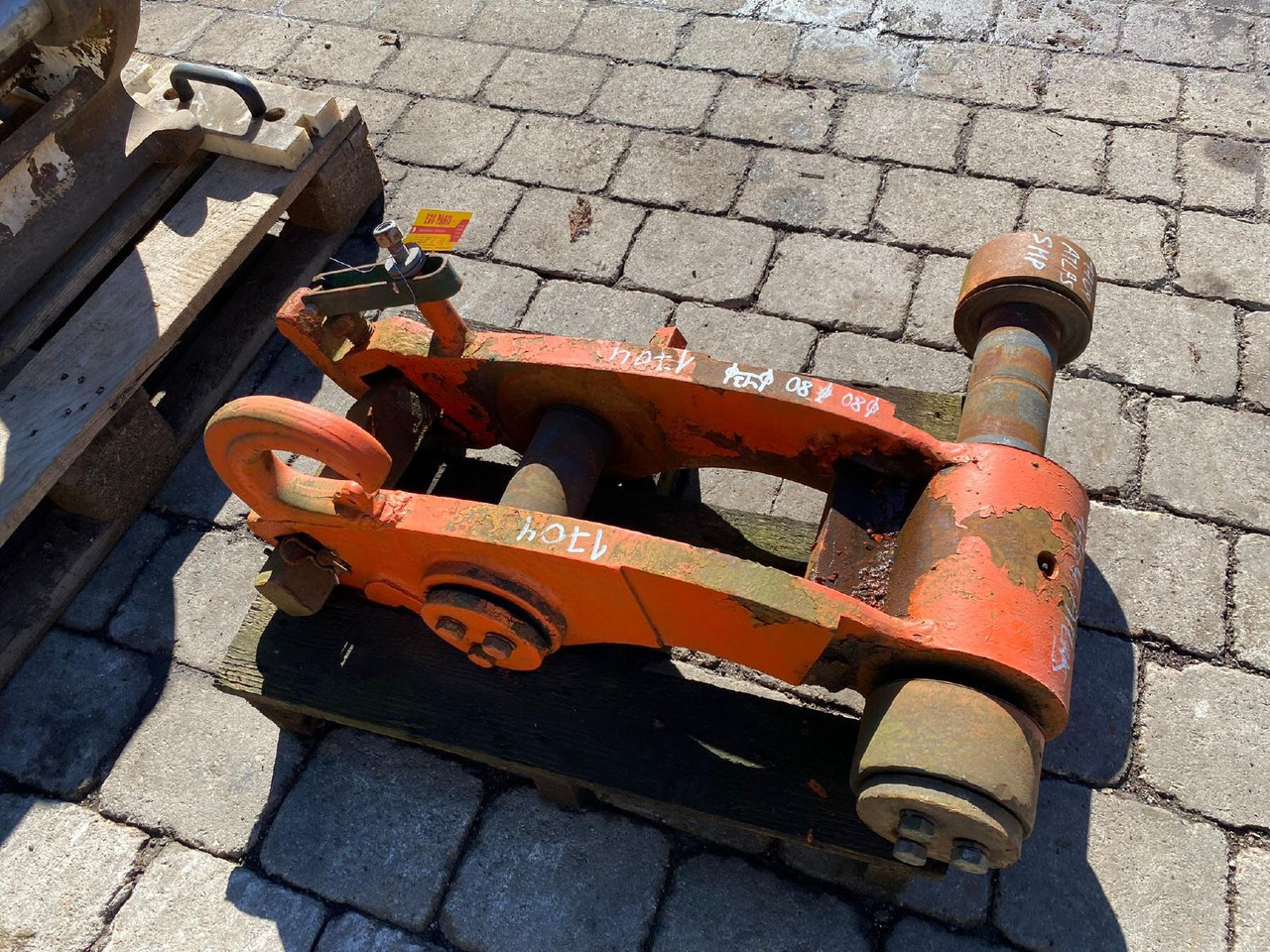 Atlas 1704 - Attache rapide pour Engins de chantier: photos 1 Atlas 1704 - Attache rapide pour Engins de chantier: photos 1