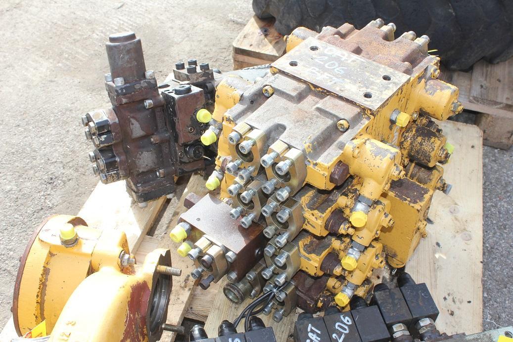Caterpillar 206 BFT - Valve hydraulique pour Engins de chantier: photos 4 Caterpillar 206 BFT - Valve hydraulique pour Engins de chantier: photos 4