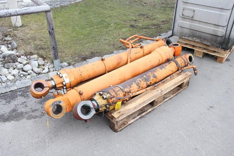 Hitachi FH 220 LC - Vérin hydraulique pour Engins de chantier: photos 3 Hitachi FH 220 LC - Vérin hydraulique pour Engins de chantier: photos 3