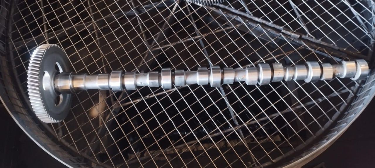 Komatsu SAA6D102E-2 - Moteur pour Engins de chantier: photos 4 Komatsu SAA6D102E-2 - Moteur pour Engins de chantier: photos 4