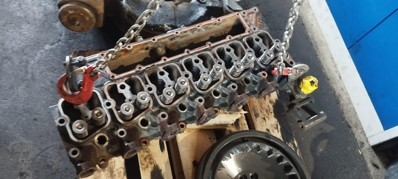 Komatsu SAA6D102E-2 - Moteur pour Engins de chantier: photos 3 Komatsu SAA6D102E-2 - Moteur pour Engins de chantier: photos 3