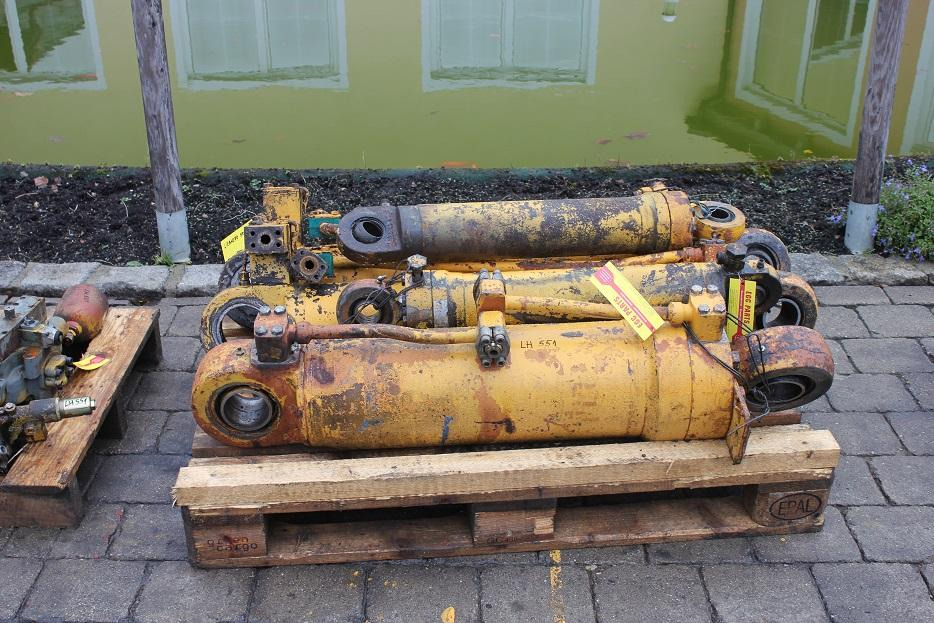 Liebherr L551 - Vérin hydraulique pour Engins de chantier: photos 3 Liebherr L551 - Vérin hydraulique pour Engins de chantier: photos 3