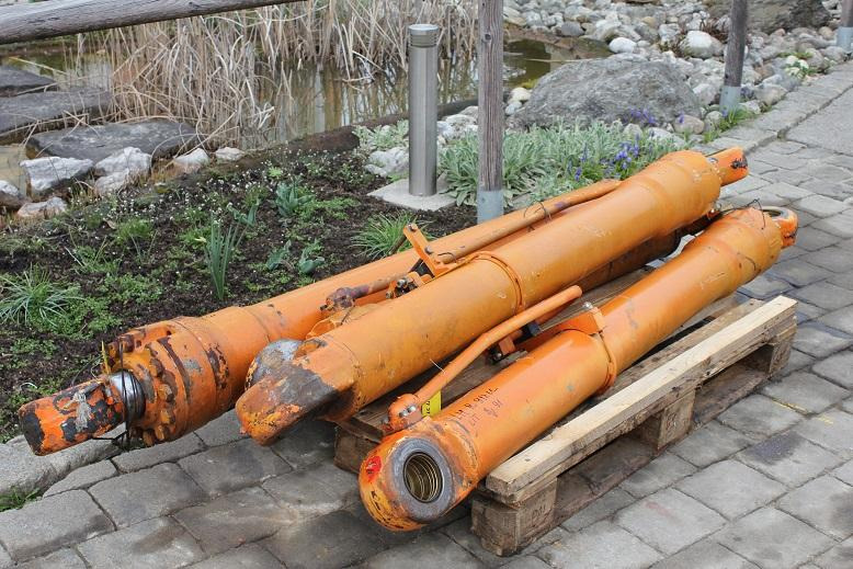 Liebherr R 912 LC LIT - Vérin hydraulique pour Engins de chantier: photos 1 Liebherr R 912 LC LIT - Vérin hydraulique pour Engins de chantier: photos 1