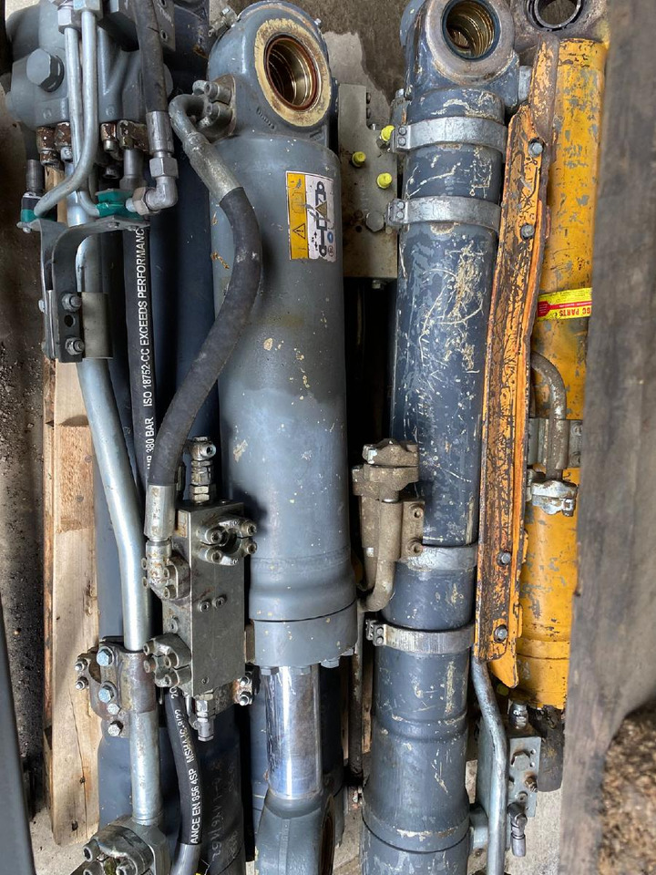 Liebherr R 924 C - Vérin hydraulique pour Engins de chantier: photos 2 Liebherr R 924 C - Vérin hydraulique pour Engins de chantier: photos 2