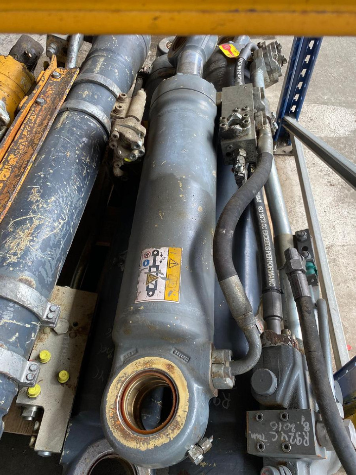 Liebherr R 924 C - Vérin hydraulique pour Engins de chantier: photos 1 Liebherr R 924 C - Vérin hydraulique pour Engins de chantier: photos 1