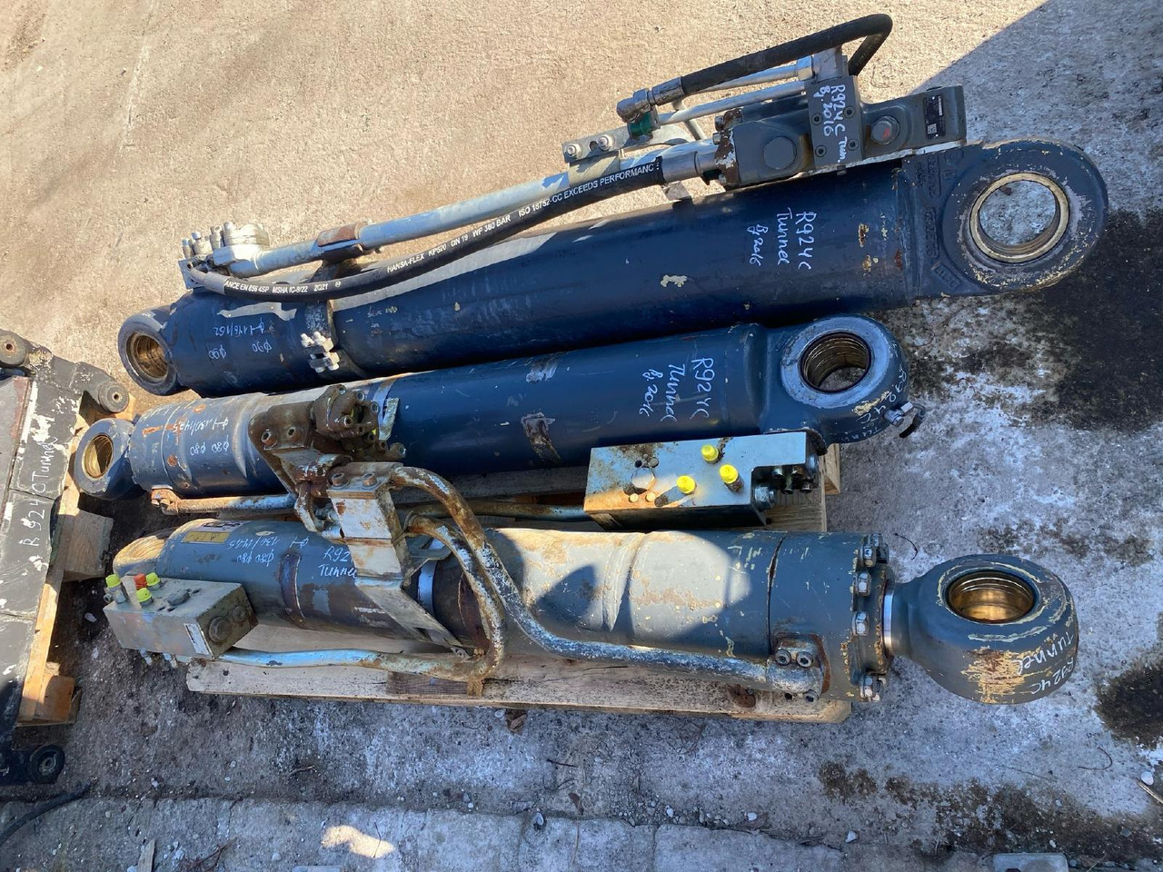 Liebherr R 924 C - Vérin hydraulique pour Engins de chantier: photos 4 Liebherr R 924 C - Vérin hydraulique pour Engins de chantier: photos 4