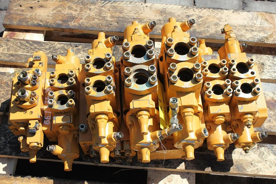 Liebherr R 924 HDSL - Valve hydraulique pour Engins de chantier: photos 1 Liebherr R 924 HDSL - Valve hydraulique pour Engins de chantier: photos 1