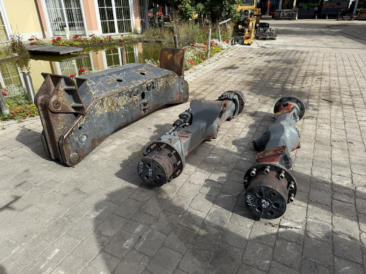 Liebherr ZF AP L B 765 aus LH 904 LIT - Essieu et pièces pour Engins de chantier: photos 2 Liebherr ZF AP L B 765 aus LH 904 LIT - Essieu et pièces pour Engins de chantier: photos 2