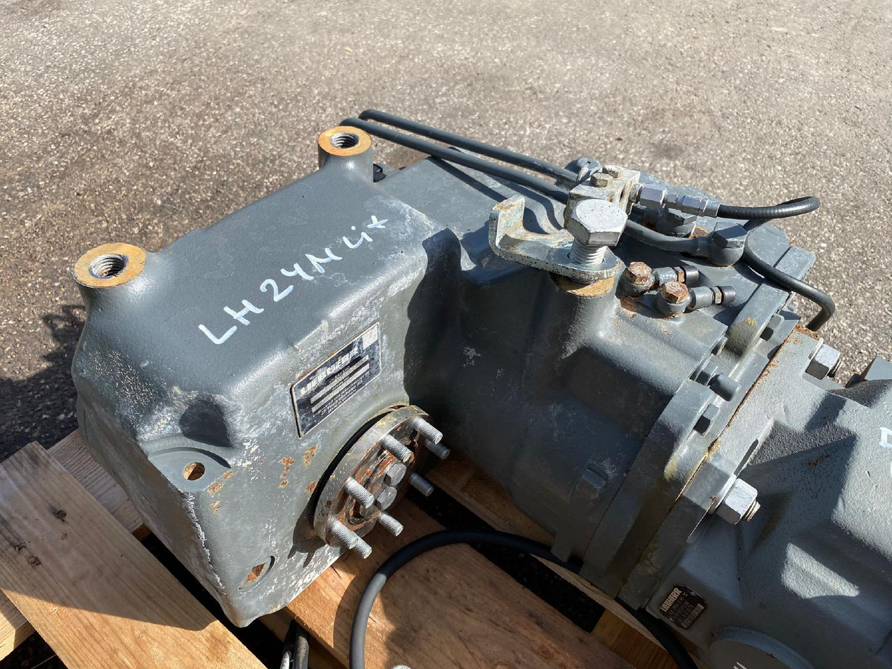 Liebherr ZF aus LH 24M - Boîte de vitesse pour Engins de chantier: photos 1 Liebherr ZF aus LH 24M - Boîte de vitesse pour Engins de chantier: photos 1