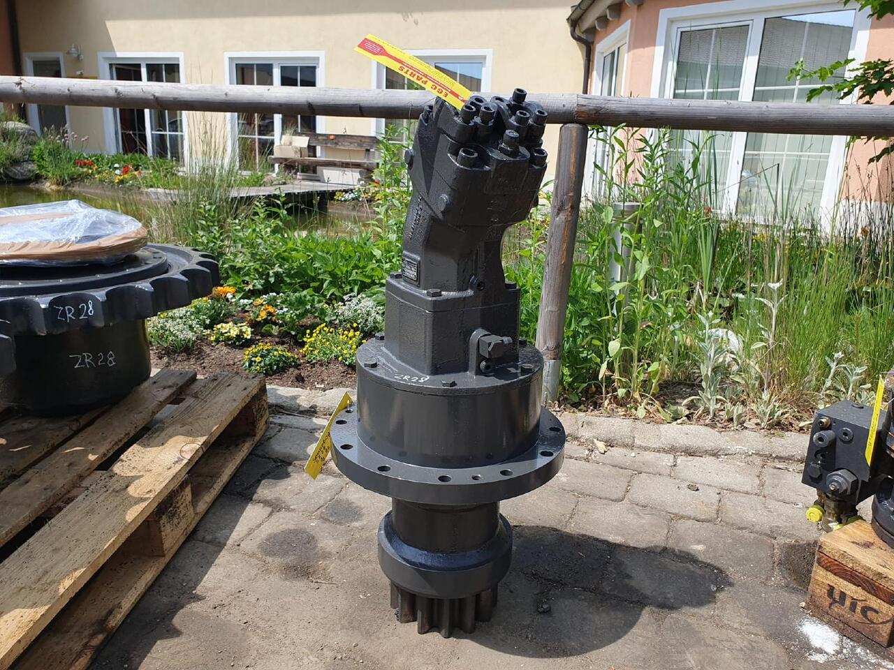 Sennebogen ZR 28 - Moteur de rotation pour Engins de chantier: photos 1 Sennebogen ZR 28 - Moteur de rotation pour Engins de chantier: photos 1