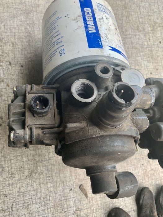 Knorr-Bremse EL9002 IVECO - Système d'admission d'air pour Camion: photos 4 Knorr-Bremse EL9002 IVECO - Système d'admission d'air pour Camion: photos 4