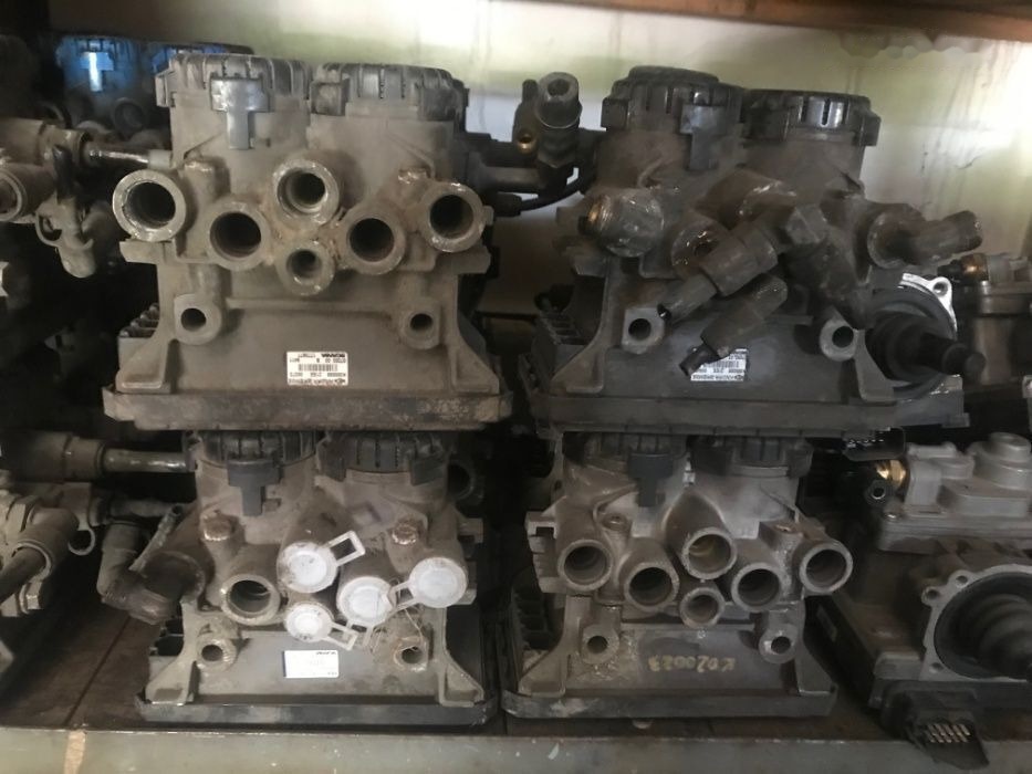 Knorr-Bremse K000088   Scania R - Valve de frein pour Camion: photos 1 Knorr-Bremse K000088   Scania R - Valve de frein pour Camion: photos 1