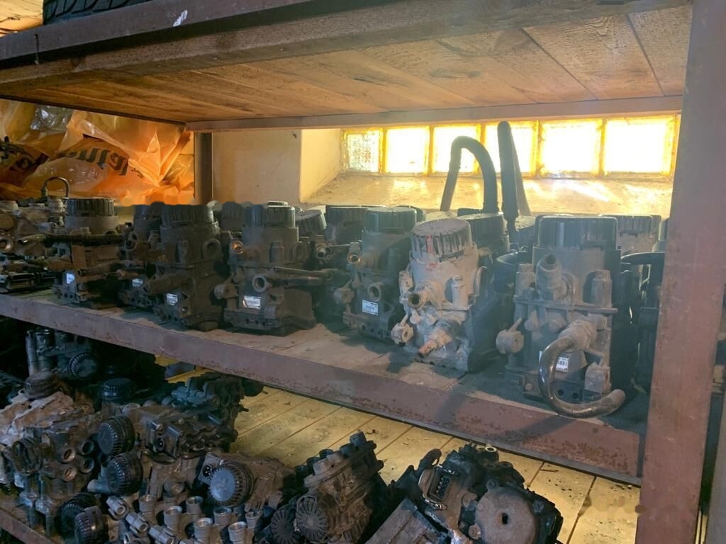 Knorr-Bremse Pojedynczy   Scania R 124 Hurt modulatorów EBS zawór pojedynczy przód truck - Valve de frein pour Camion: photos 4 Knorr-Bremse Pojedynczy   Scania R 124 Hurt modulatorów EBS zawór pojedynczy przód truck - Valve de frein pour Camion: photos 4