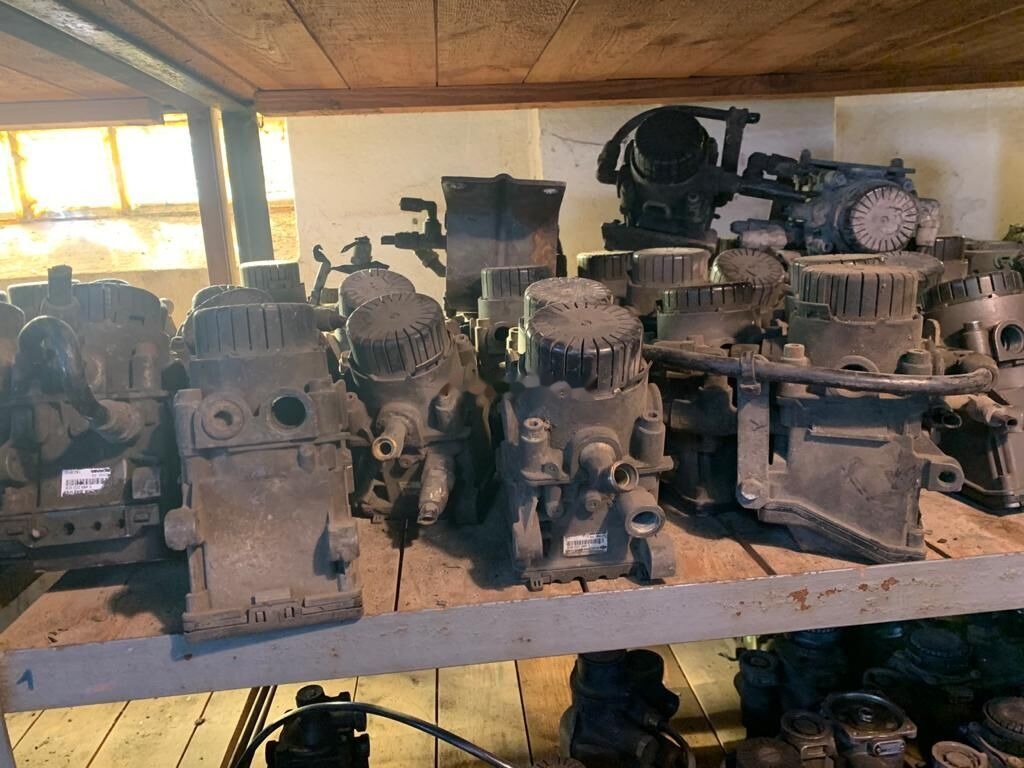 Knorr-Bremse Pojedynczy   Scania R 124 Hurt modulatorów EBS zawór pojedynczy przód truck - Valve de frein pour Camion: photos 5 Knorr-Bremse Pojedynczy   Scania R 124 Hurt modulatorów EBS zawór pojedynczy przód truck - Valve de frein pour Camion: photos 5