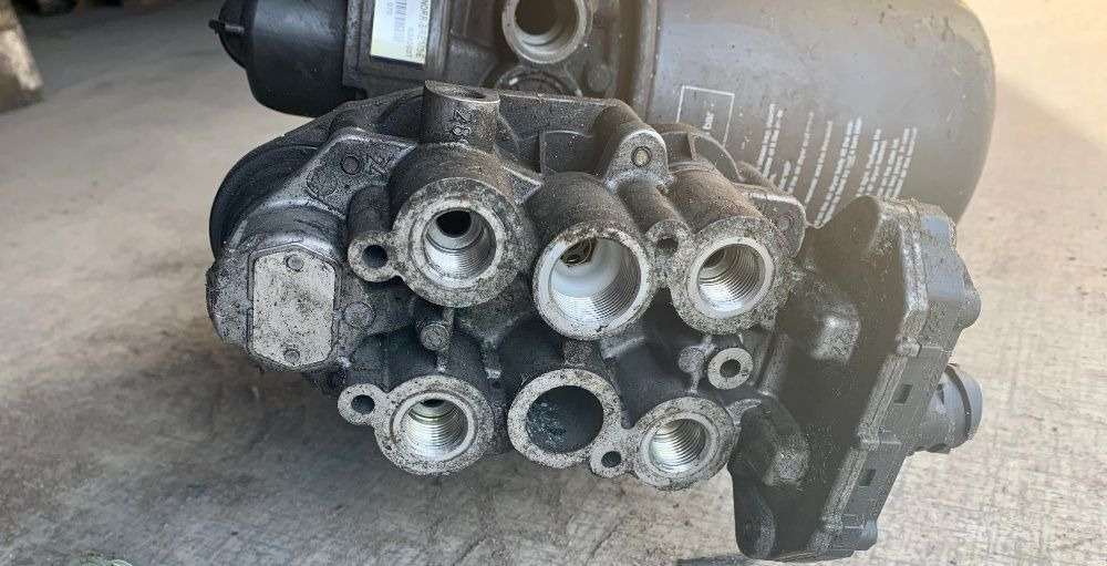 Knorr-Bremse Zespół przygotowania powietrza LA8609 IVECO Stralis truck - Système d'admission d'air pour Camion: photos 5 Knorr-Bremse Zespół przygotowania powietrza LA8609 IVECO Stralis truck - Système d'admission d'air pour Camion: photos 5