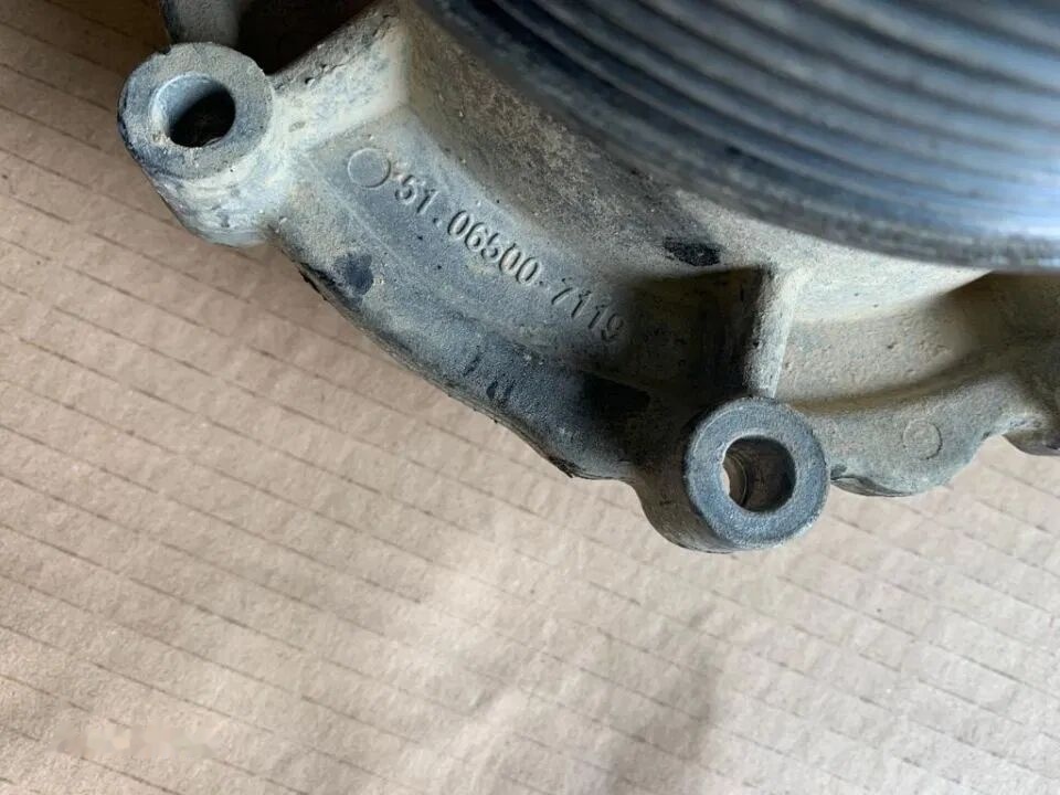 MAN 51065007119 MAN TGS, TGX EURO 6 51065007119 truck - Pompe à liquide de refroidissement pour Camion: photos 2 MAN 51065007119 MAN TGS, TGX EURO 6 51065007119 truck - Pompe à liquide de refroidissement pour Camion: photos 2