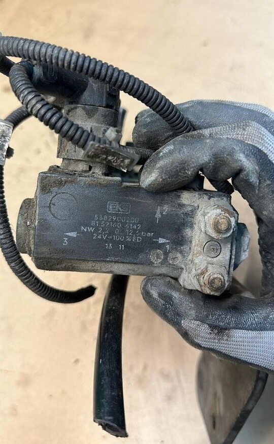 ZAWÓR ELEKTORMAGNETYCZNY 5382900200 MAN TGA 5382900200 - Valve de frein pour Camion: photos 3 ZAWÓR ELEKTORMAGNETYCZNY 5382900200 MAN TGA 5382900200 - Valve de frein pour Camion: photos 3