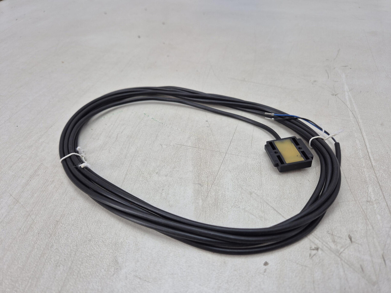 Demag AC 120 Counterweigt locking liniar motor set - Système électrique pour Grue: photos 5 Demag AC 120 Counterweigt locking liniar motor set - Système électrique pour Grue: photos 5