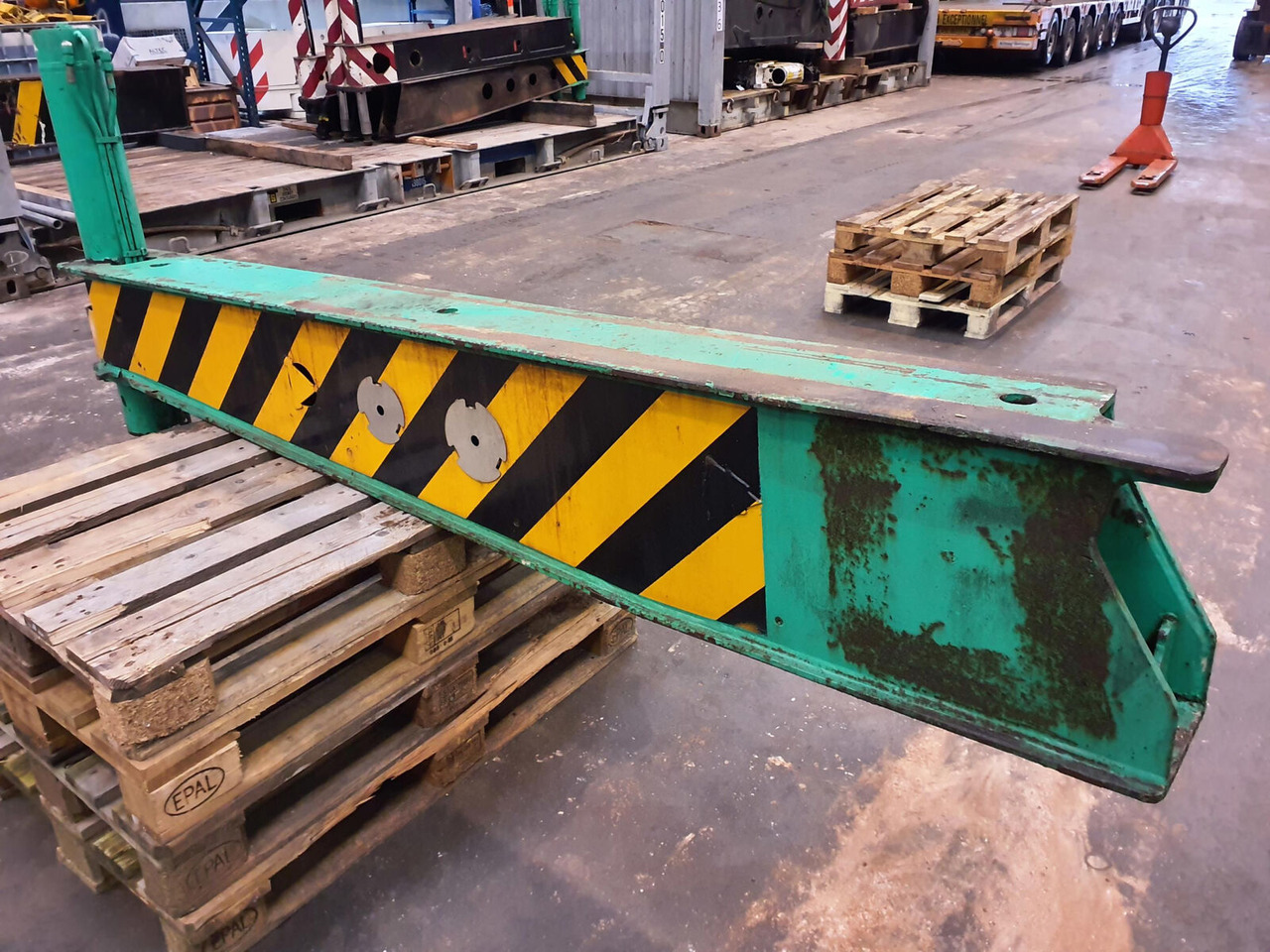 FAUN ATF 60-3 outrigger beam rear with support cylinder - Suspension pour Grue mobile: photos 3 FAUN ATF 60-3 outrigger beam rear with support cylinder - Suspension pour Grue mobile: photos 3