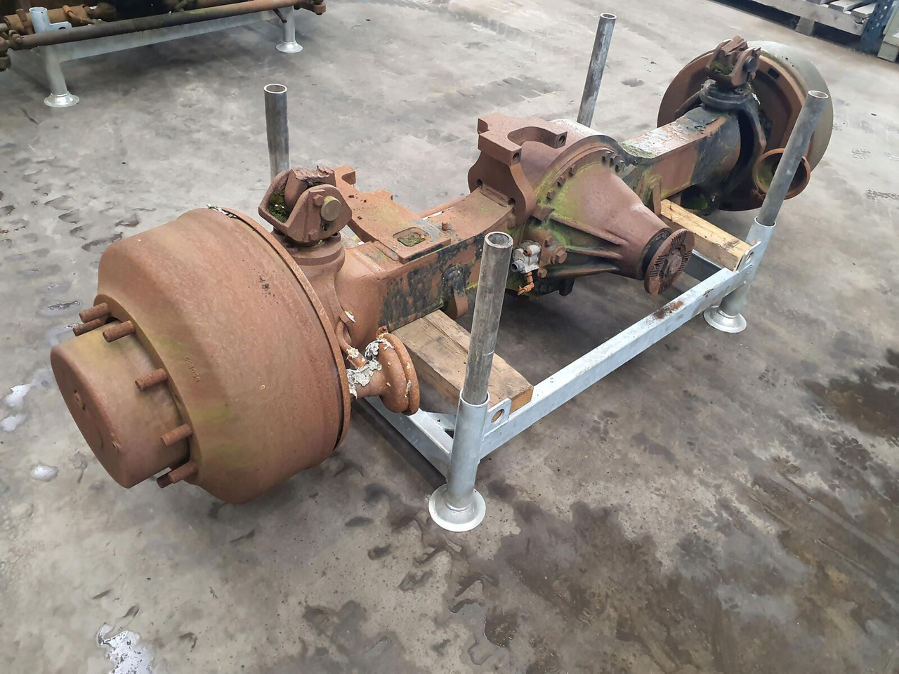 FAUN ATF 60-4 axle 4 - Essieu et pièces pour Grue mobile: photos 3 FAUN ATF 60-4 axle 4 - Essieu et pièces pour Grue mobile: photos 3