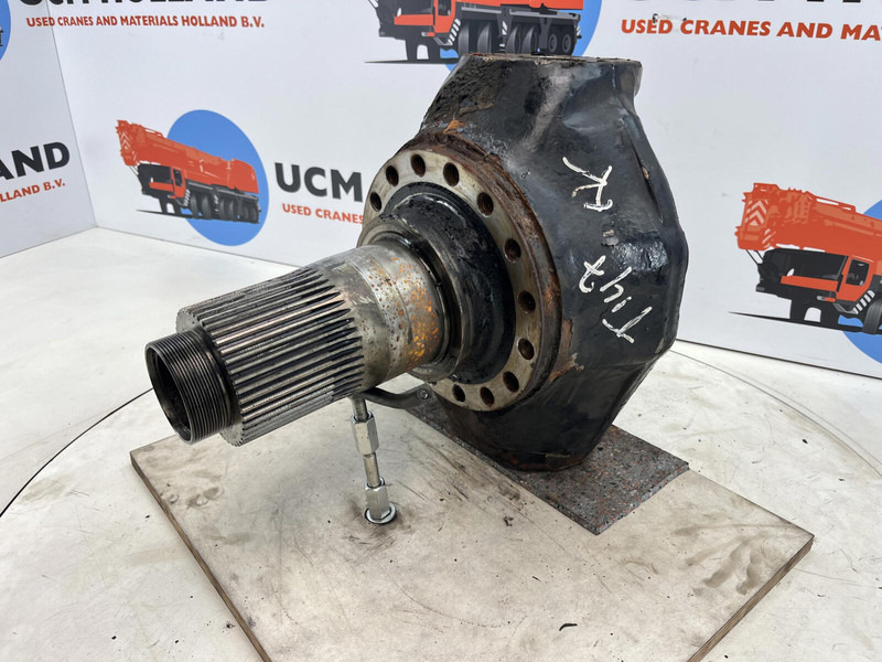 Faun ATF 45-3 Steering knuckle 16 holes axle 3 - Fusée d'essieu: photos 1 Faun ATF 45-3 Steering knuckle 16 holes axle 3 - Fusée d'essieu: photos 1
