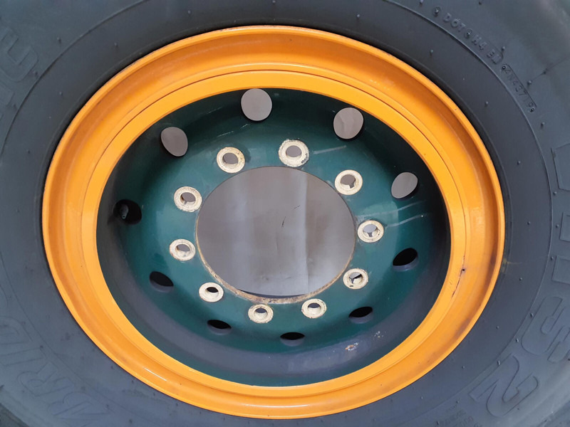 Faun Wheel 445/95R25 10 7.5 3p - Pneus et jantes pour Grue: photos 2 Faun Wheel 445/95R25 10 7.5 3p - Pneus et jantes pour Grue: photos 2