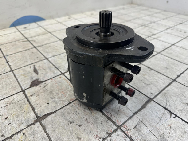 Gear pump - Pompe hydraulique pour Grue: photos 2 Gear pump - Pompe hydraulique pour Grue: photos 2