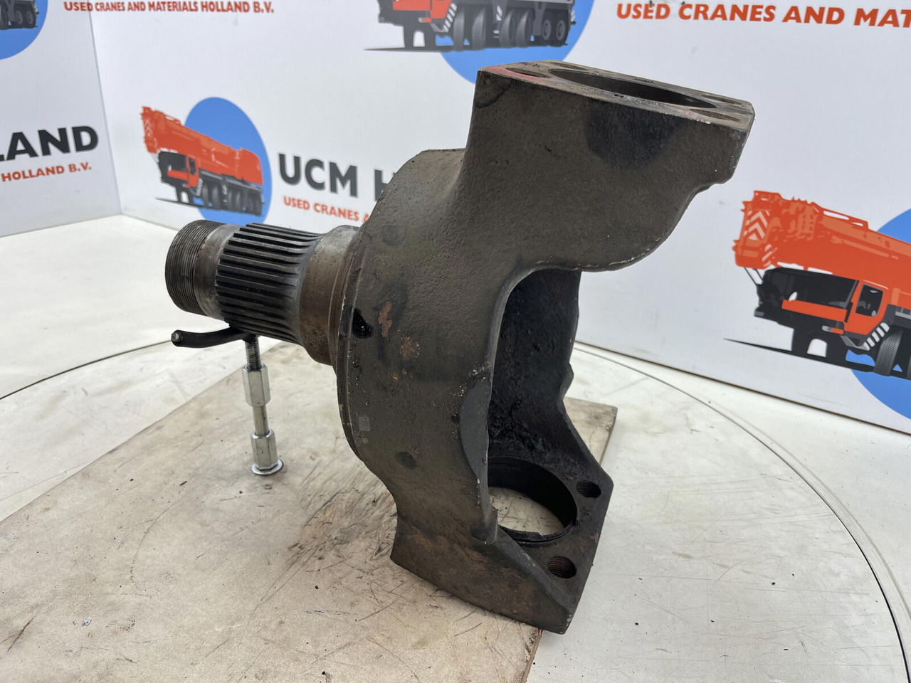 Grove AT 750 BE Steering knuckle 16 holes - Fusée d'essieu pour Grue mobile: photos 4 Grove AT 750 BE Steering knuckle 16 holes - Fusée d'essieu pour Grue mobile: photos 4