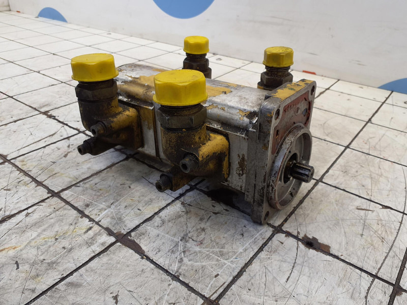Grove AT 880 dual gear pump - Pompe hydraulique pour Grue: photos 3 Grove AT 880 dual gear pump - Pompe hydraulique pour Grue: photos 3