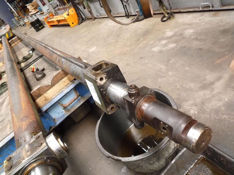 Grove GMK 2035 telescopic cylinder single - Vérin hydraulique pour Grue: photos 1 Grove GMK 2035 telescopic cylinder single - Vérin hydraulique pour Grue: photos 1