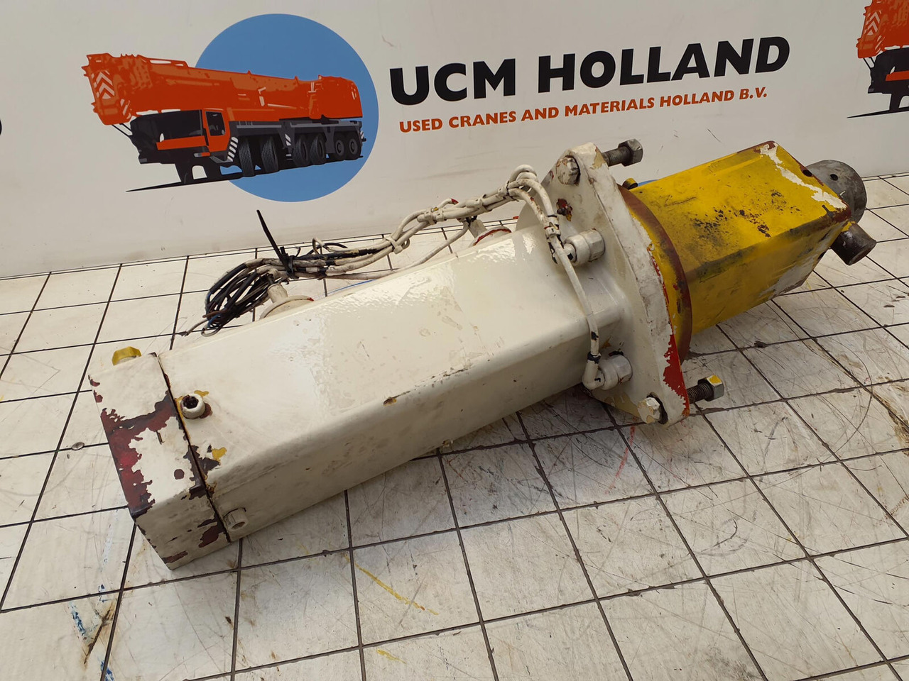 Grove GMK 3050 counterweight cylinder - Vérin hydraulique pour Grue mobile: photos 2 Grove GMK 3050 counterweight cylinder - Vérin hydraulique pour Grue mobile: photos 2