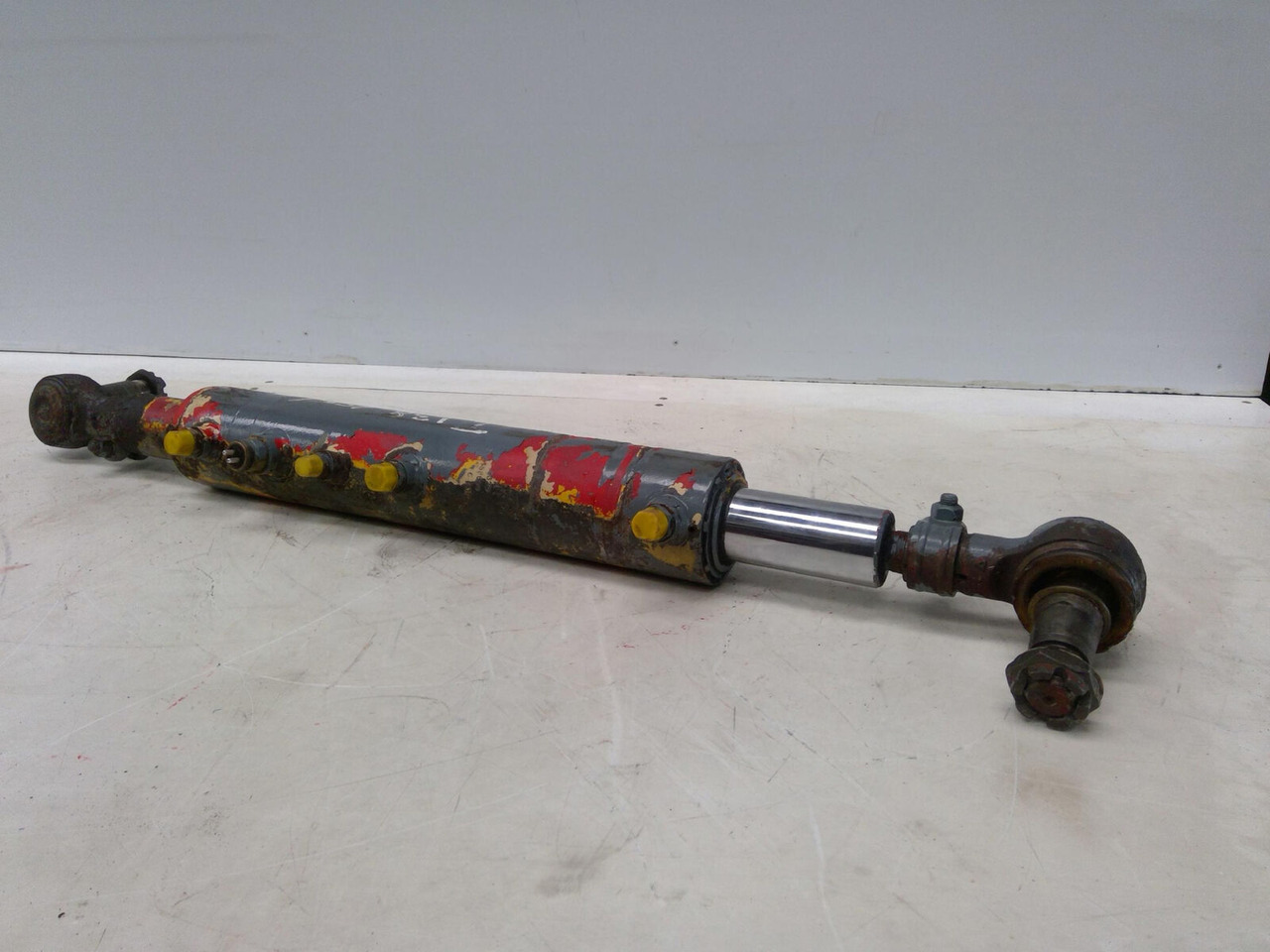 Grove GMK 3050 steering cylinder - Vérin hydraulique pour Grue mobile: photos 1 Grove GMK 3050 steering cylinder - Vérin hydraulique pour Grue mobile: photos 1