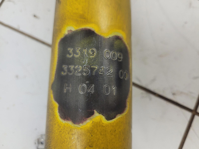 Grove GMK 4075 adjusting cylinder counterweight - Vérin hydraulique pour Grue: photos 5 Grove GMK 4075 adjusting cylinder counterweight - Vérin hydraulique pour Grue: photos 5