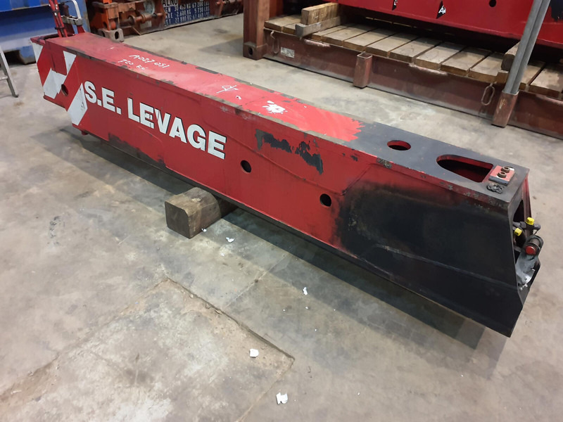 Grue auxiliaire Grove GMK 5130-1 outrigger beam front: photos 1