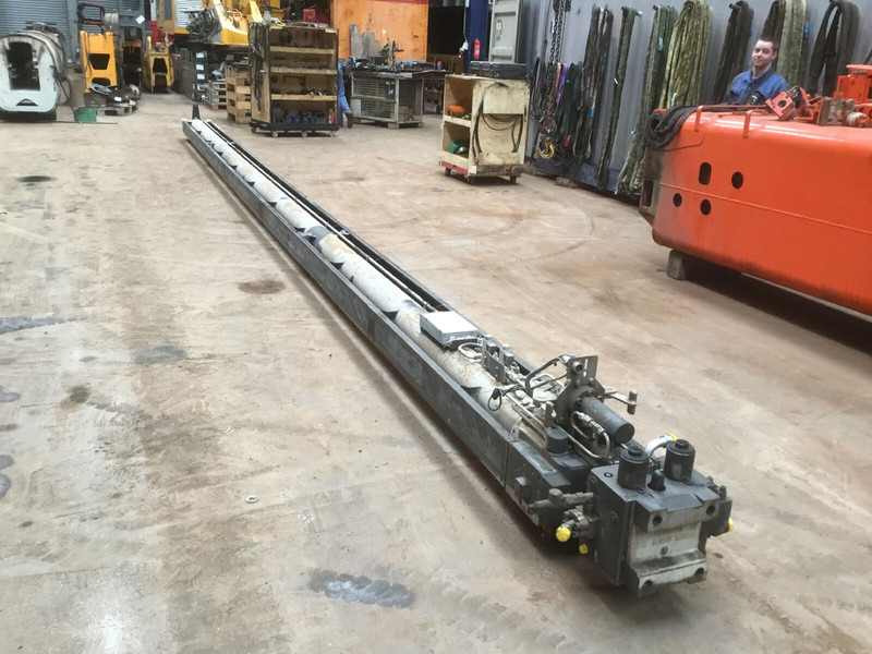 Grove GMK 5220 telescopic cylinder - Vérin hydraulique pour Grue: photos 1 Grove GMK 5220 telescopic cylinder - Vérin hydraulique pour Grue: photos 1
