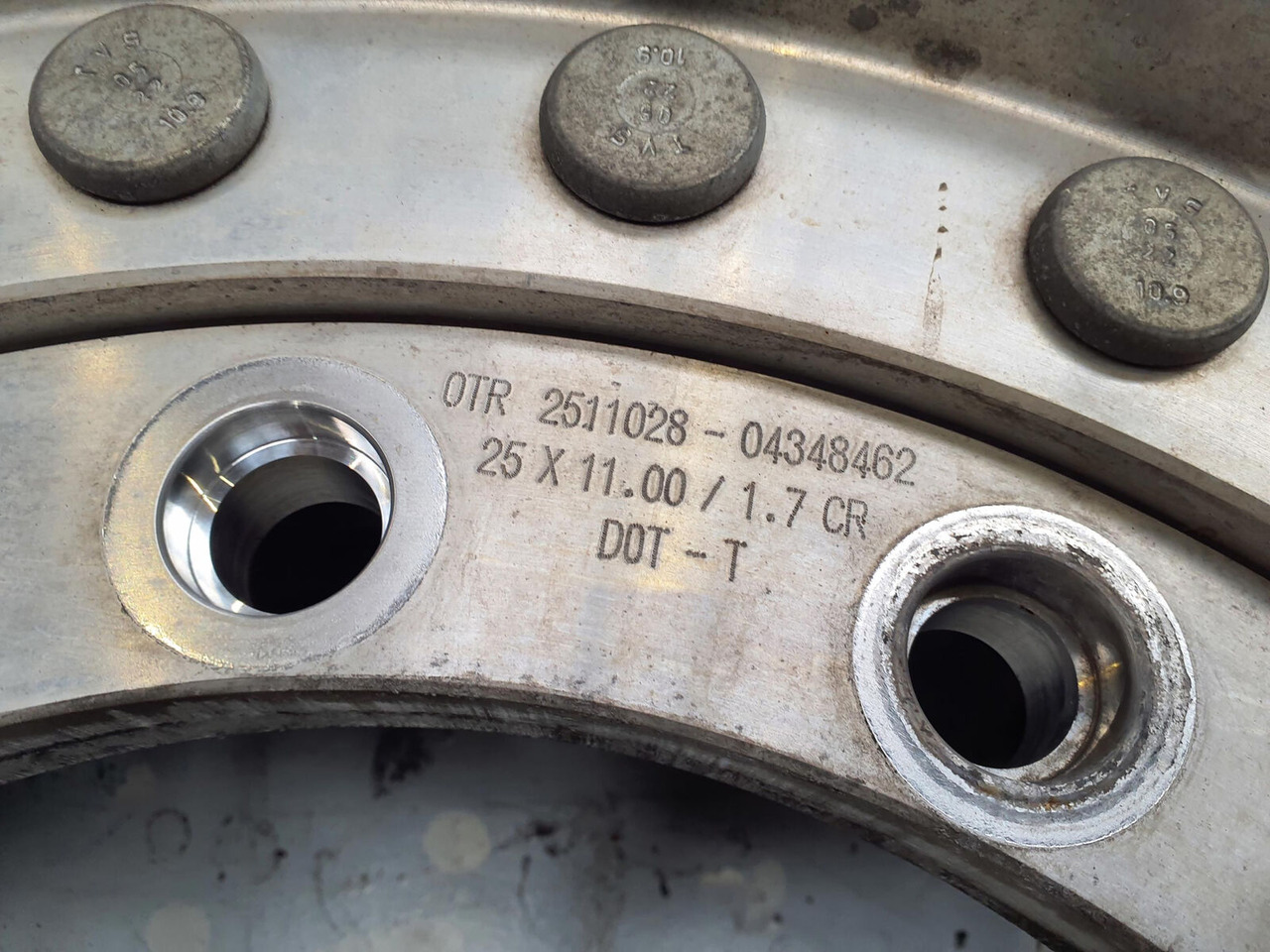 Roue complète pour Grue Grove Wheel 445/95R25 12 9 2p alu: photos 6 Roue complète pour Grue Grove Wheel 445/95R25 12 9 2p alu: photos 6