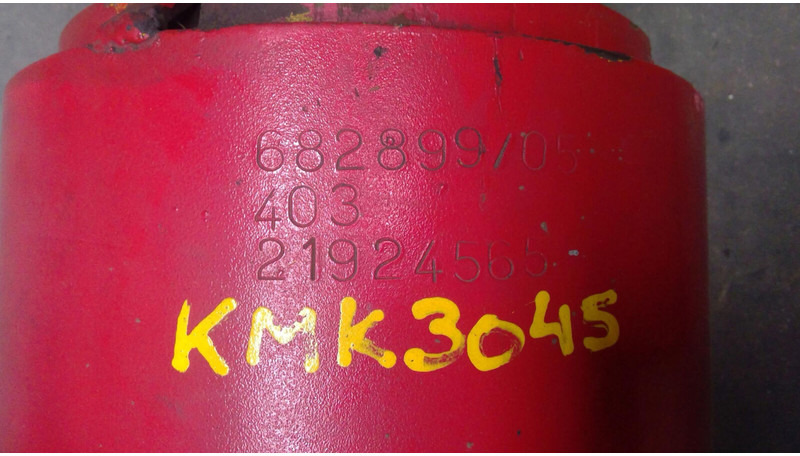 Krupp KMK 3045 boom cylinder - Vérin hydraulique pour Grue: photos 5 Krupp KMK 3045 boom cylinder - Vérin hydraulique pour Grue: photos 5