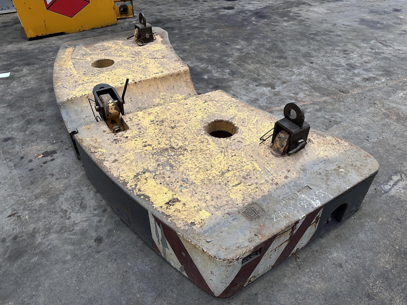Krupp KMK 4080 - 5110 - 5120 Counterweight 5,8 ton - Contrepoids pour Engins de chantier: photos 1 Krupp KMK 4080 - 5110 - 5120 Counterweight 5,8 ton - Contrepoids pour Engins de chantier: photos 1