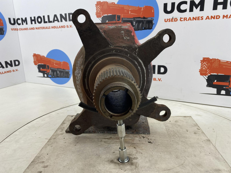 Liebherr LTM 1060 Steering knuckle axle 1 and 2 - Fusée d'essieu: photos 2 Liebherr LTM 1060 Steering knuckle axle 1 and 2 - Fusée d'essieu: photos 2