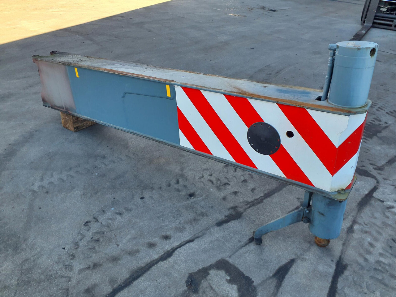 Liebherr LTM 1070-4.1 outrigger beam complete rear - Suspension pour Grue mobile: photos 1 Liebherr LTM 1070-4.1 outrigger beam complete rear - Suspension pour Grue mobile: photos 1