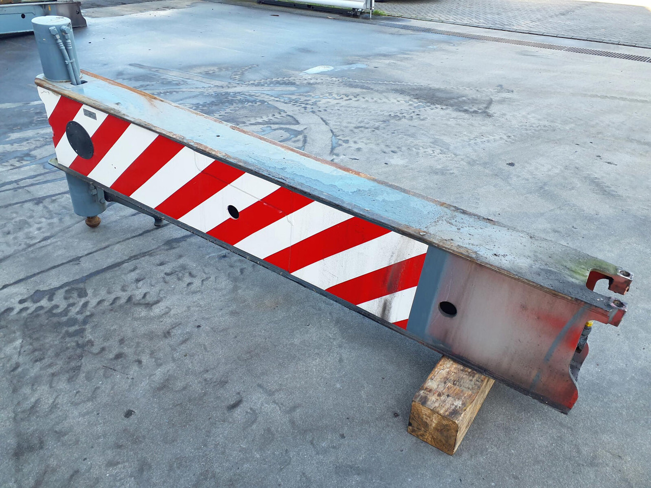 Liebherr LTM 1070-4.1 outrigger beam complete rear - Suspension pour Grue mobile: photos 4 Liebherr LTM 1070-4.1 outrigger beam complete rear - Suspension pour Grue mobile: photos 4