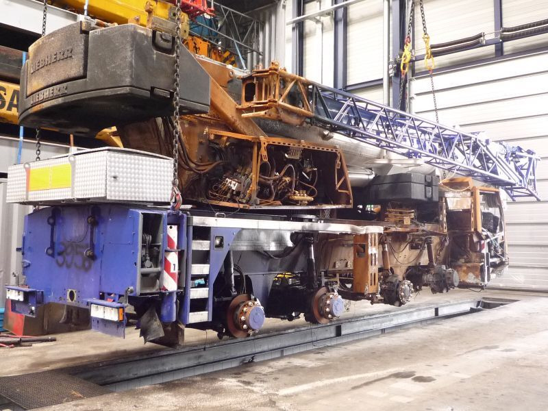 Liebherr LTM 1070-4.2 for parts - Grue tout-terrain: photos 2 Liebherr LTM 1070-4.2 for parts - Grue tout-terrain: photos 2