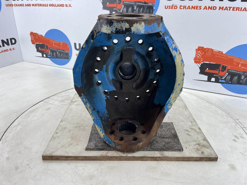 Liebherr LTM 1070 Steering knuckle 16 holes axle 4 - Fusée d'essieu: photos 5 Liebherr LTM 1070 Steering knuckle 16 holes axle 4 - Fusée d'essieu: photos 5