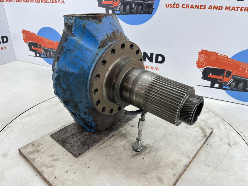 Liebherr LTM 1070 Steering knuckle 16 holes axle 4 - Fusée d'essieu: photos 3 Liebherr LTM 1070 Steering knuckle 16 holes axle 4 - Fusée d'essieu: photos 3