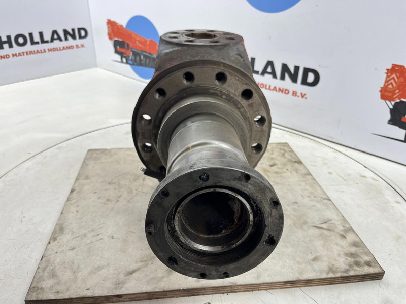 Liebherr LTM 1090 Steering knuckle 12 holes axle 3 - Fusée d'essieu pour Grue: photos 2 Liebherr LTM 1090 Steering knuckle 12 holes axle 3 - Fusée d'essieu pour Grue: photos 2