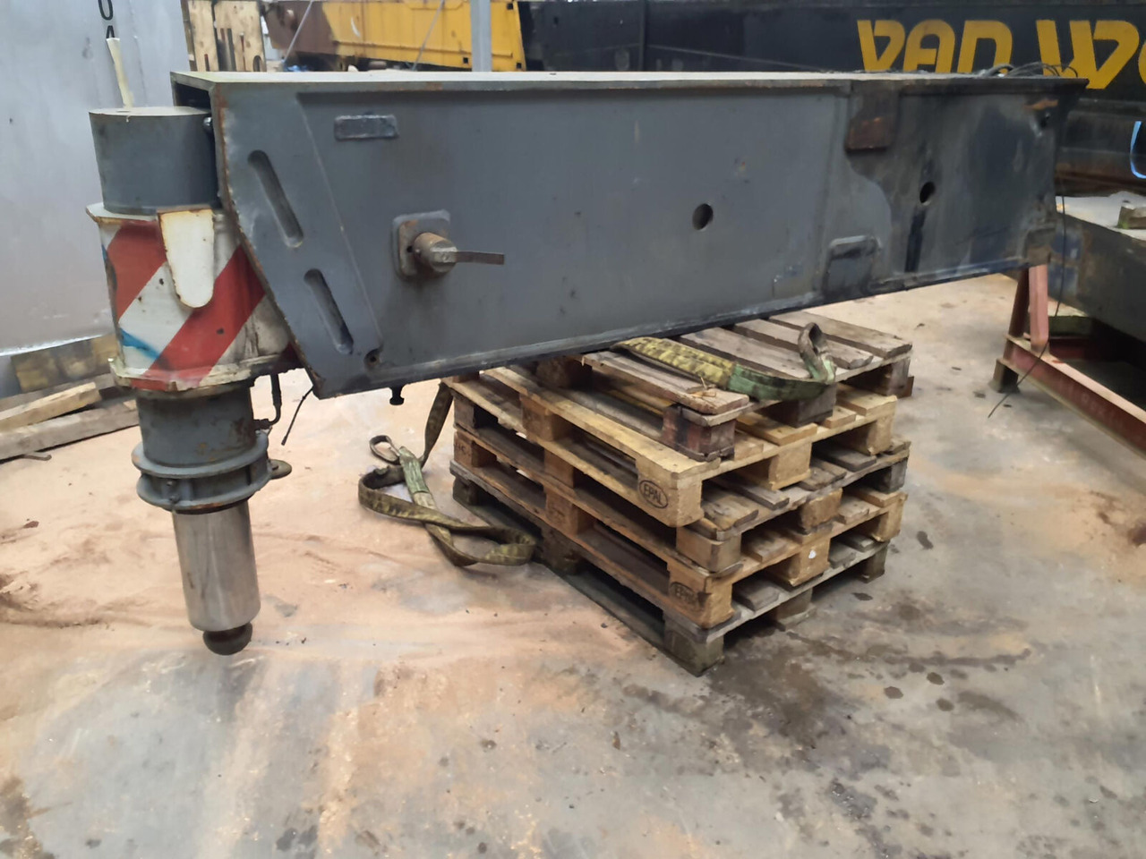 Liebherr LTM 1300 outrigger complete rear L - Suspension pour Grue mobile: photos 2 Liebherr LTM 1300 outrigger complete rear L - Suspension pour Grue mobile: photos 2