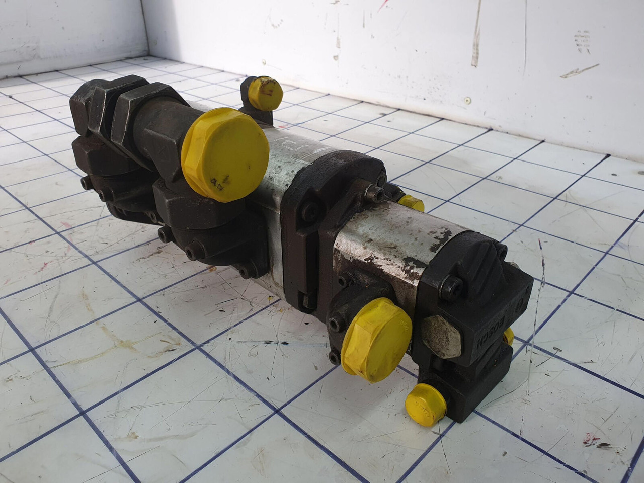 Terex AC 205 3 way gear pump - Pompe hydraulique pour Grue mobile: photos 2 Terex AC 205 3 way gear pump - Pompe hydraulique pour Grue mobile: photos 2