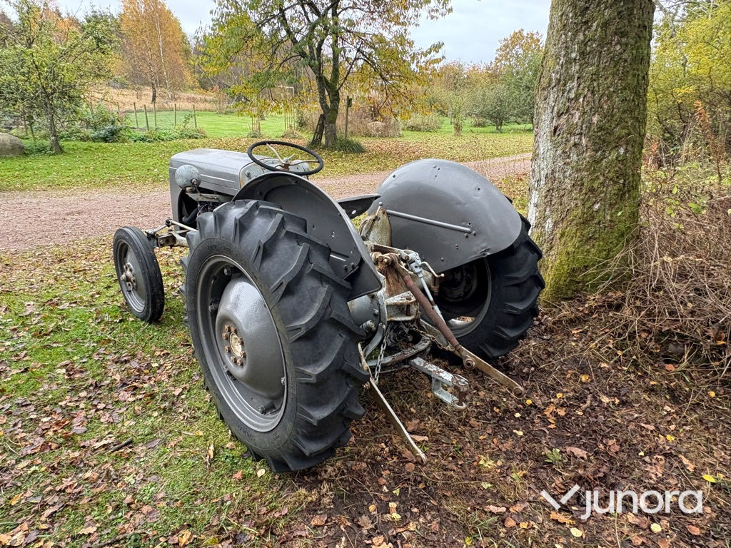 Grolle Massey Fergusson - Tracteur agricole: photos 4 Grolle Massey Fergusson - Tracteur agricole: photos 4