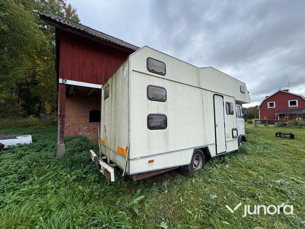 Husbil MERCEDES BENZ LP 608/32 - Camping-car capucine: photos 4 Husbil MERCEDES BENZ LP 608/32 - Camping-car capucine: photos 4