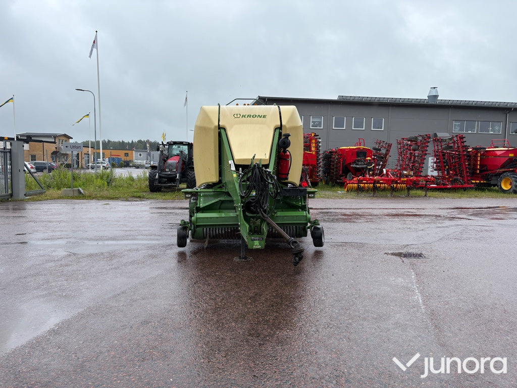 Rundbalspress Krone BIGPACK 890 - Autochargeuse: photos 2 Rundbalspress Krone BIGPACK 890 - Autochargeuse: photos 2